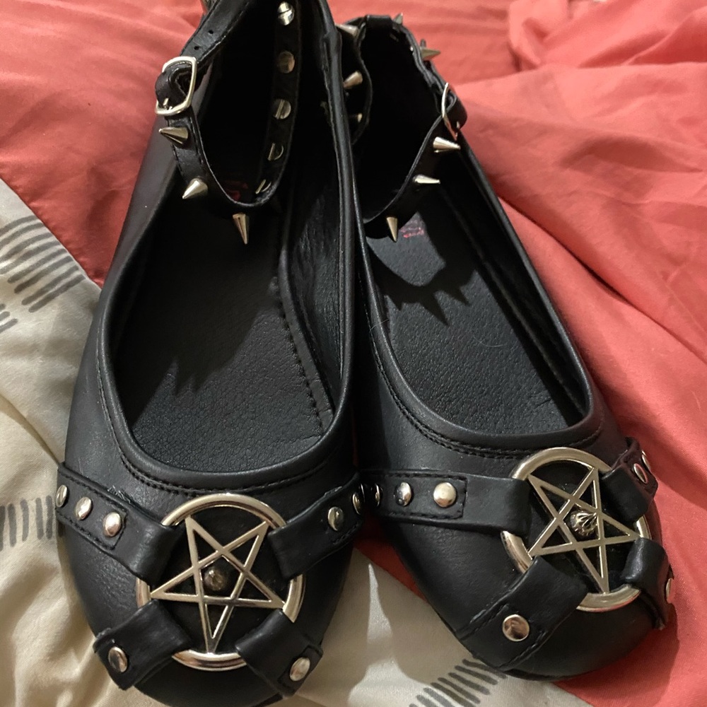 SOLD ON DEPOP. YOU WONT BE REFUNDED DONT BUY